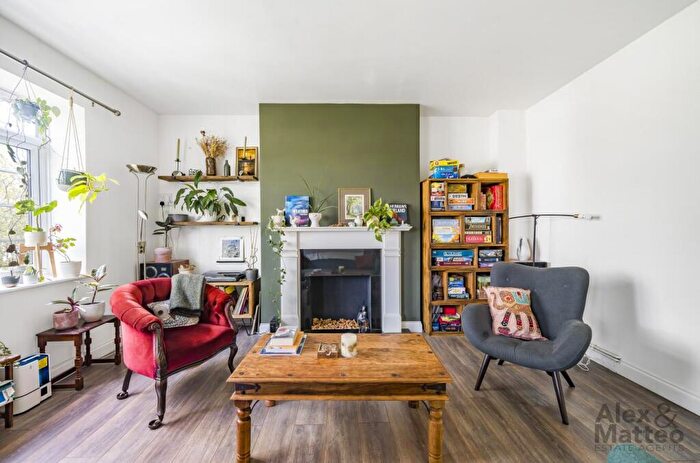 3 Bedroom Flat To Rent In Acorn Walk, Rotherhithe, SE16