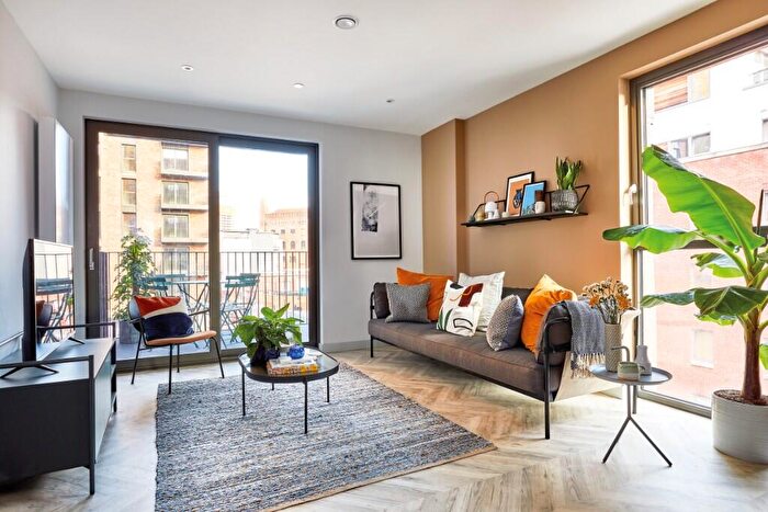 2 Bedroom Apartment To Rent In Dovetail, Box Makers Yard, BS2