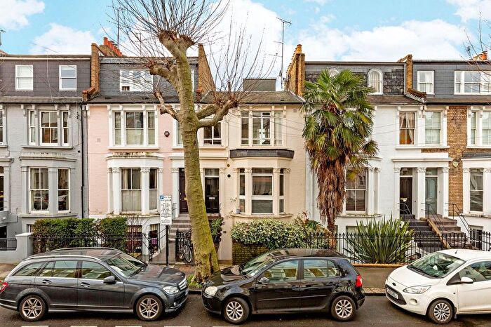 1 Bedroom Flat For Sale In Barclay Road, Fulham, London, SW6