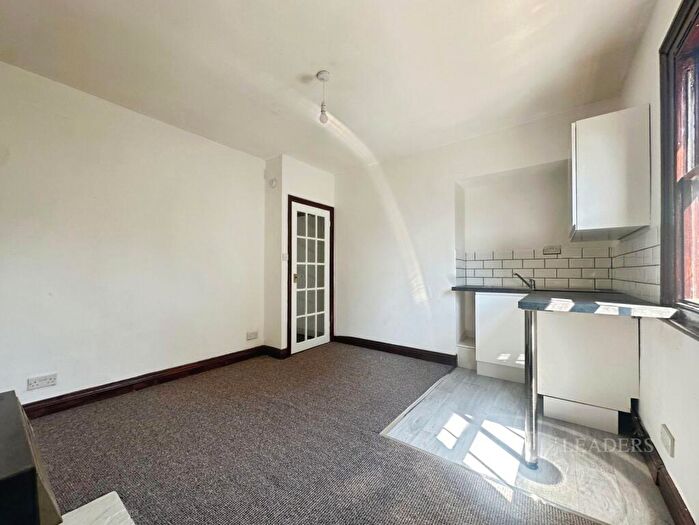 1 Bedroom Flat To Rent In Slad Road, Stroud, Gloucestershire, GL5