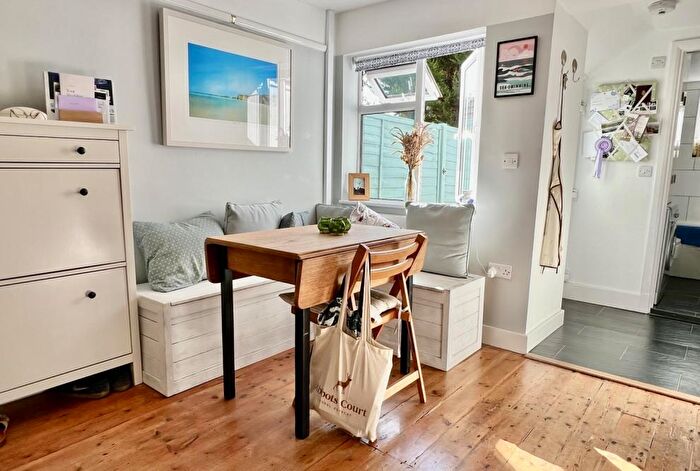 2 Bedroom Cottage For Sale In Kingsbury Lane, Ringwood, BH24
