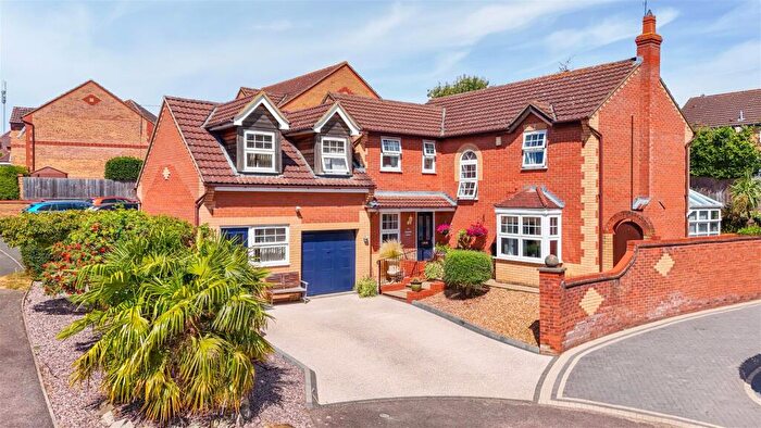 5 Bedroom Detached House For Sale In Primula Close, Northampton, NN3