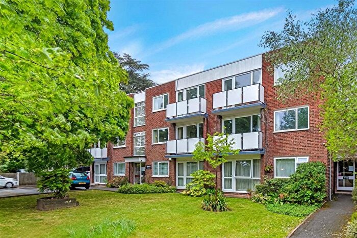 2 Bedroom Flat To Rent In Nutborn House, Clifton Road, London, SW19