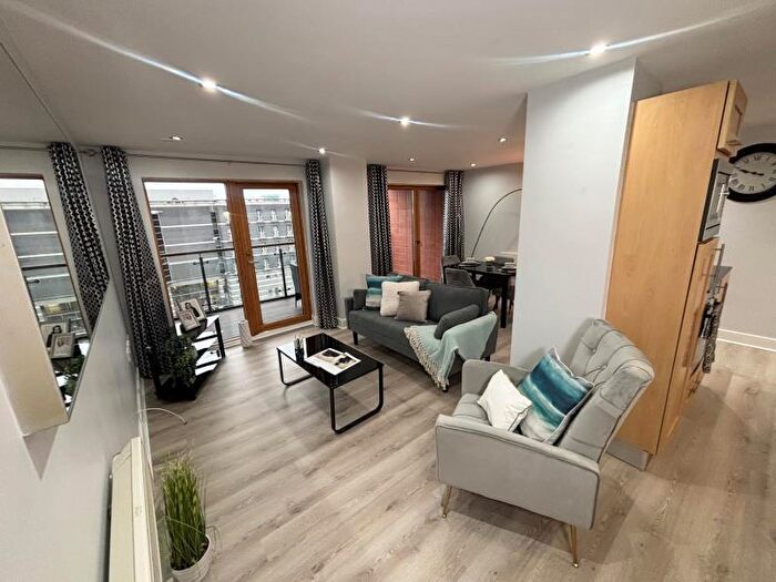 2 Bedroom Flat To Rent In Mackenzie House, LS10