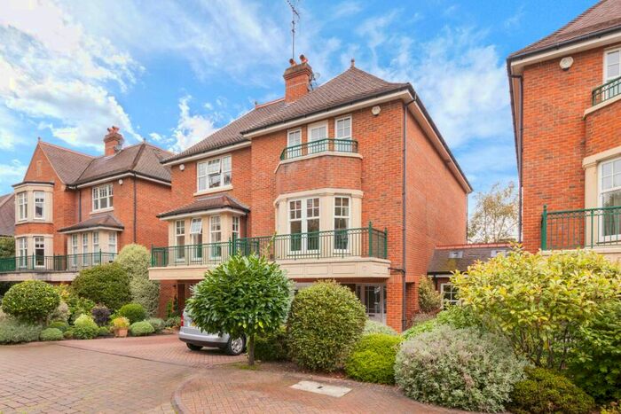 5 Bedroom Semi-Detached House To Rent In Mountview Close, Hampstead, NW11