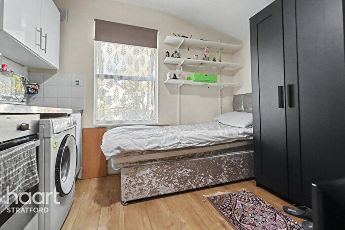 Studio To Rent In Leslie Road, London, E11