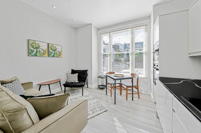 1 Bedroom Flat To Rent In Willoughby Road, Hampstead Village, NW3
