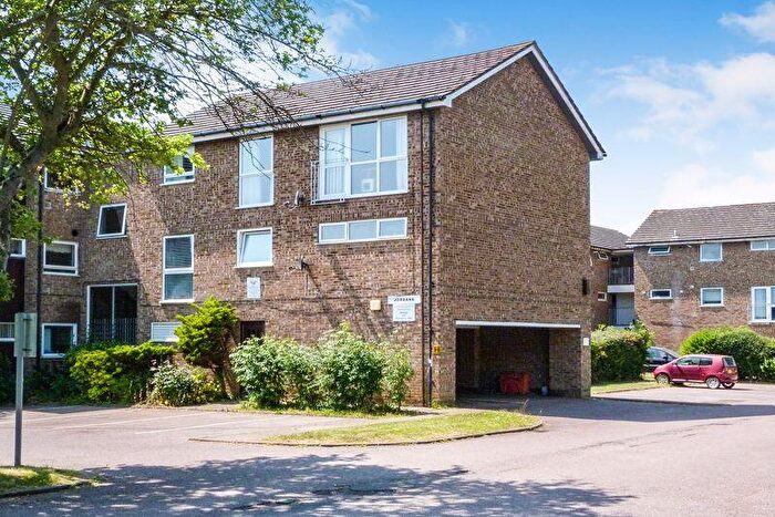 2 Bedroom Flat For Sale In Hilly Fields, Welwyn Garden City, AL7