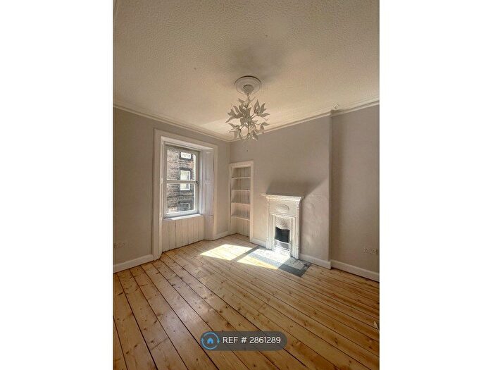 2 Bedroom Flat To Rent In Broughton Road, Edinburgh, EH7