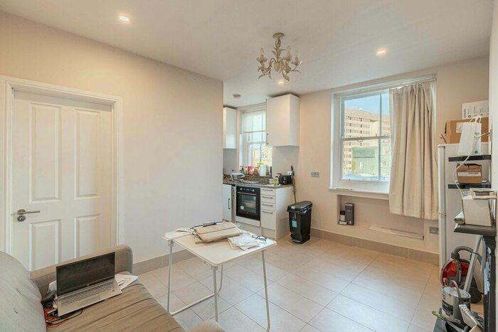 1 Bedroom Flat To Rent In Kensington Hall Gardens, West Kensington, W14