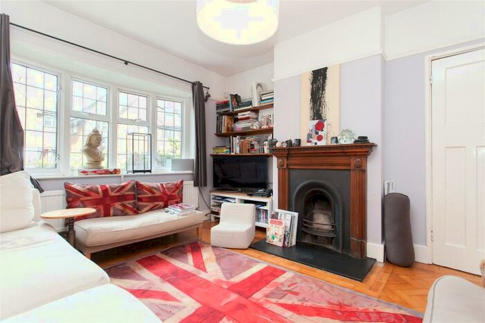 4 Bedroom End Of Terrace House To Rent In Meynell Gardens, South Hackney, London, E9