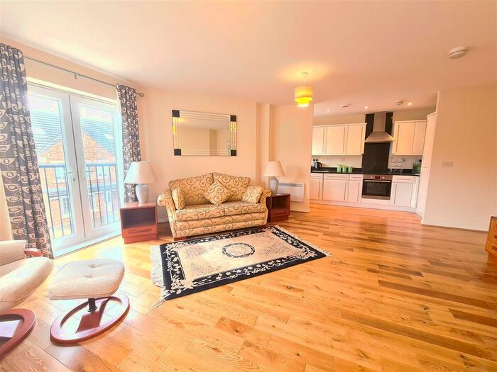 2 Bedroom Flat To Rent In Scholars Court, Principal Rise, York, North Yorkshire, YO24