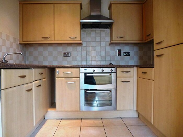 2 Bedroom Apartment To Rent In Magdalene Gardens, Whetstone, N20