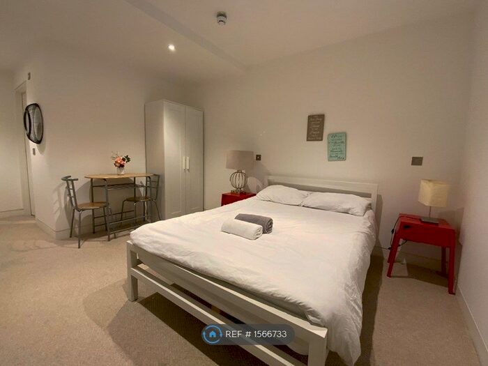 Studio To Rent In Argyle Square, London, WC1H