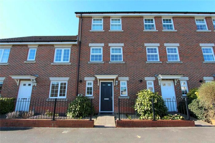 4 Bedroom Terraced House To Rent In South Street, Eastleigh, SO50