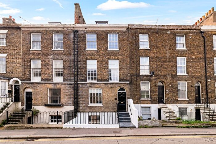 2 Bedroom Flat To Rent In High Street, Dover, CT16