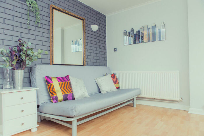 Studio To Rent In Dapdune Road, Guildford, GU1