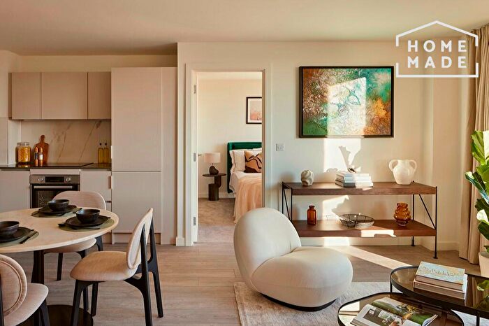 2 Bedroom Flat To Rent In Dowlais Arcade, West Bute Street, Cardiff, CF10