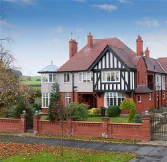 4 Bedroom Detached House To Rent In Tandle Hill Road, Royton, OL2