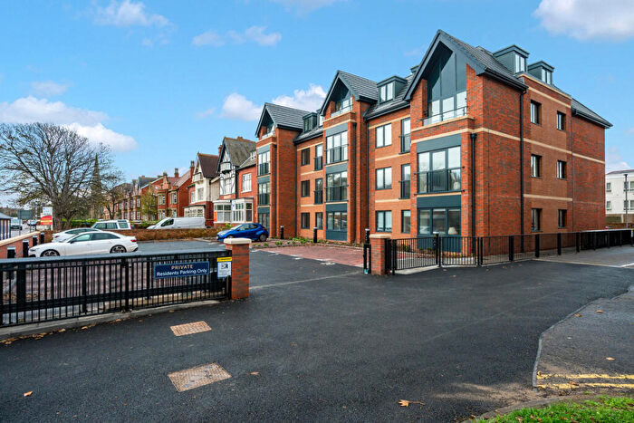 2 Bedroom Apartment For Sale In Clifton Drive South, Lytham St. Annes, FY8