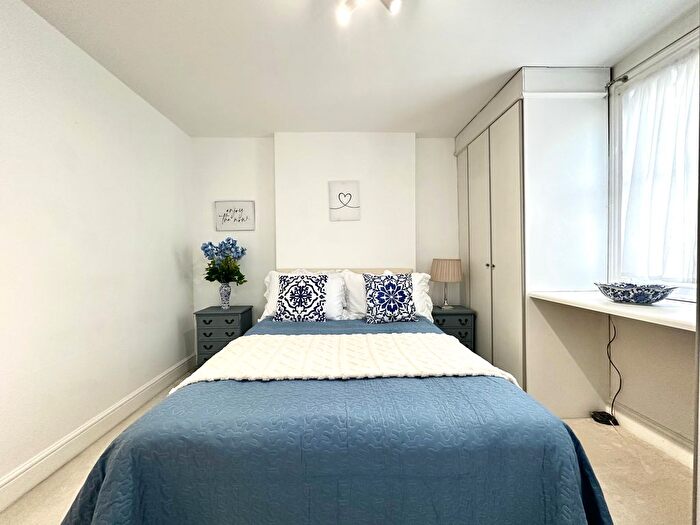 1 Bedroom Flat To Rent In Nevern Square, London, SW5