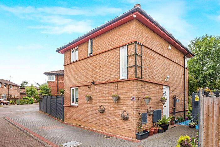 3 Bedroom Detached House For Sale In Silicon Court, Shenley Lodge, Milton Keynes, MK5
