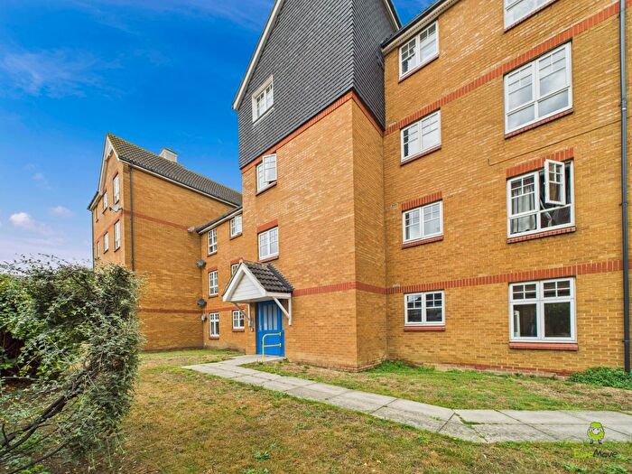 2 Bedroom Flat For Sale In Greenhaven Drive, London, SE28