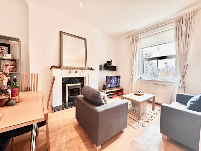 2 Bedroom Flat To Rent In The Mall, London, W5
