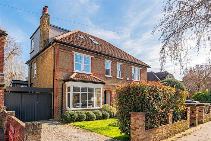 4 Bedroom Property For Sale In Anlaby Road, Teddington, TW11