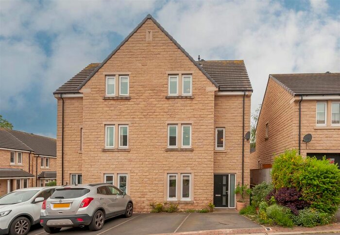 4 Bedroom Semi-Detached House For Sale In Moor Croft Close, Mirfield, WF14