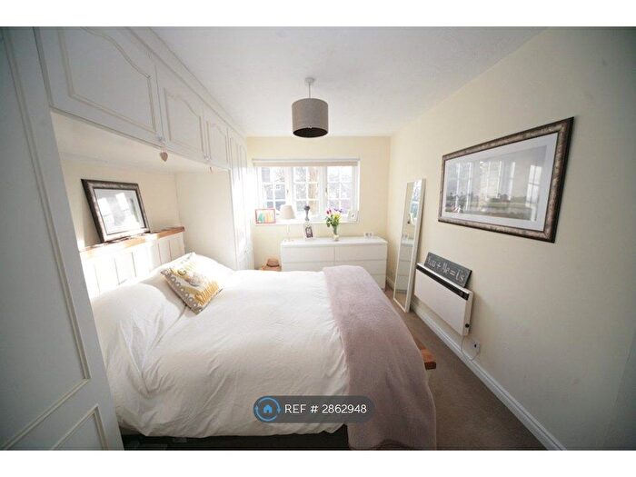 2 Bedroom Flat To Rent In Selhurst Close, Wimbledon, SW19
