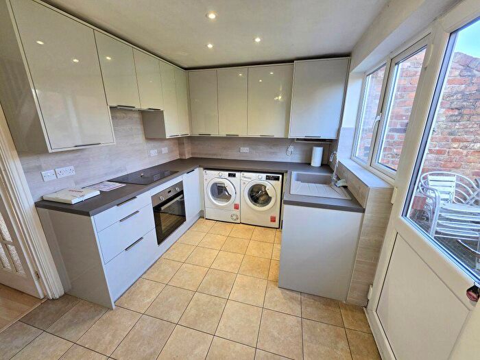 2 Bedroom Terraced House To Rent In Kensington Ct, Ws, SK9