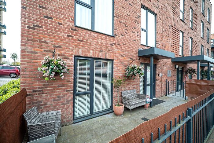 2 Bedroom Flat For Sale In Sydney Road, Watford, Hertfordshire, WD18