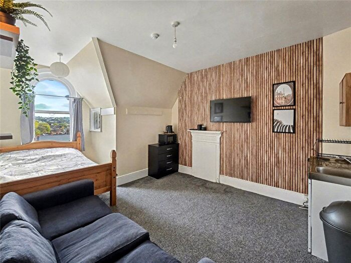 1 Bedroom Property To Rent In Streatham High Road, London, SW16