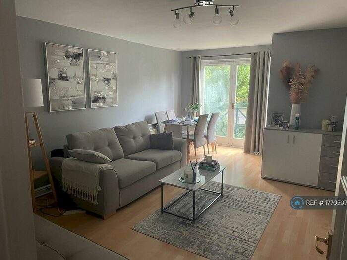 2 Bedroom Flat To Rent In Webley Court, Enfield, EN3