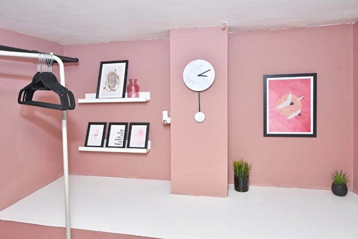 5 Bedroom House To Rent In London Road, Newcastle, ST5