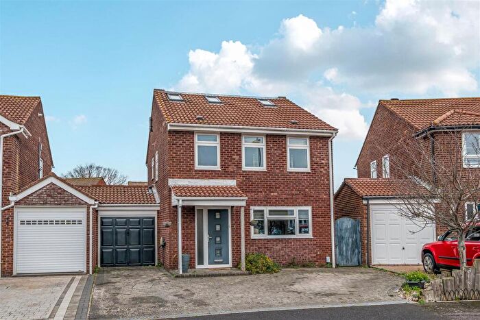 4 Bedroom Link Detached House For Sale In Dover Close, Stubbington, PO14