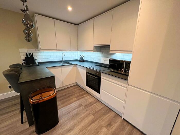 1 Bedroom Apartment For Sale In High Street, West Molesey, KT8
