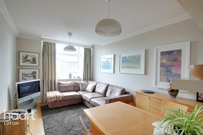 2 Bedroom Apartment For Sale In Midland Road, Luton, LU2