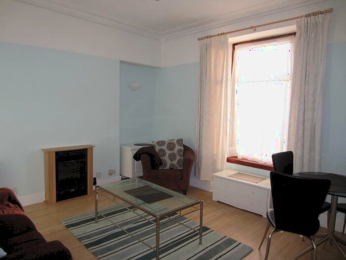 1 Bedroom Flat To Rent In Claremont Street, First Floor Left, AB10