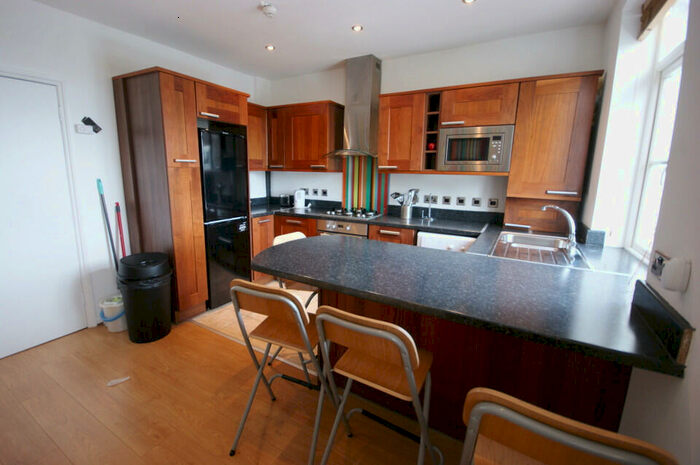 2 Bedroom Apartment To Rent In Chapel Market, Angel, N1