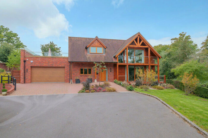4 Bedroom Detached House For Sale In Stanbridge Lakes, Awbridge, Romsey, Hampshire, SO51