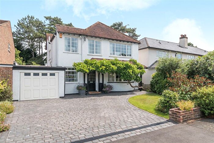 4 Bedroom Detached House For Sale In Hersham, Walton-On-Thames, Surrey, KT12