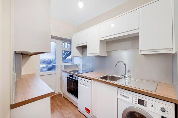 2 Bedroom Flat To Rent In Loampitt Hill, Lewisham, SE13