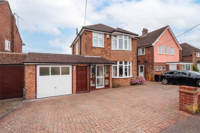 3 Bedroom Detached House For Sale In Elaine Gardens, Woodside, Bedfordshire, LU1