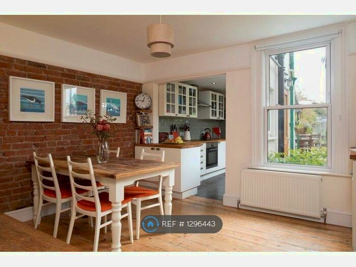 2 Bedroom Semi-Detached House To Rent In Parker Road, Croydon CR0