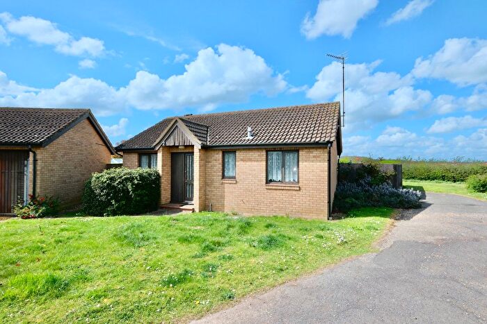 2 Bedroom Detached Bungalow For Sale In Farfield Close, Sawtry, Huntingdon, PE28