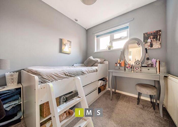5 Bedroom Detached House For Sale In Merlin Way, Bicester, OX26