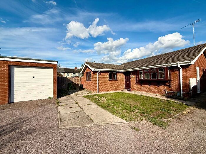 3 Bedroom Detached Bungalow For Sale In Almond Close, Icknield, Luton, Bedfordshire, LU3