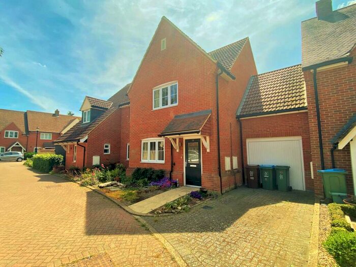 3 Bedroom Semi-Detached House To Rent In Printers Piece, Haddenham, HP17